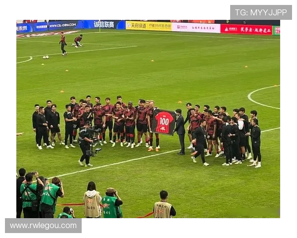 2025中超联赛第29轮现场观众人数创纪录 数字背后折射球迷热情与赛事影响力