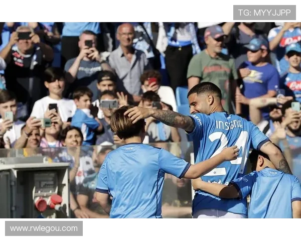 热那亚迎战帕尔马马利诺夫斯基与厄斯蒂高首发库特罗内铃木彩艳出战