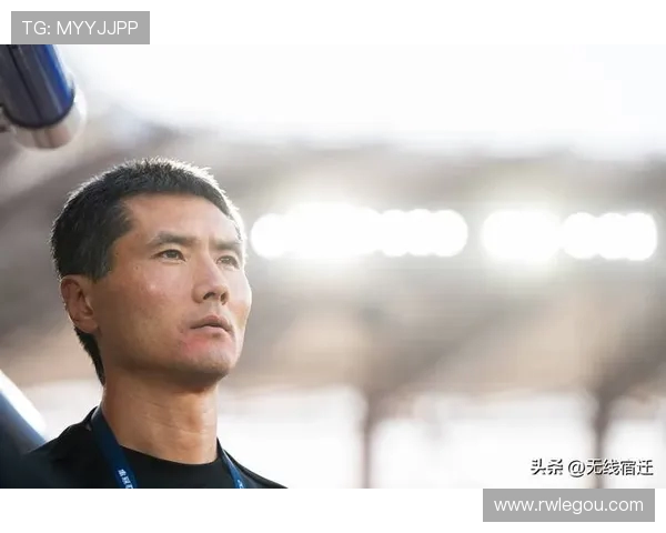 国足新任主帅邵佳一首次亮相现场观战中国U22对阵越南U22比赛